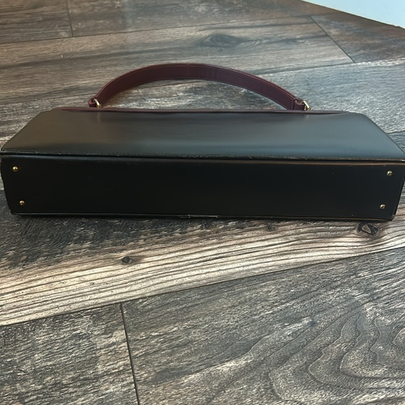 Vintage Palizzio by New York Over the Shoulder Purse With Gold Latch - Picture 9 of 13